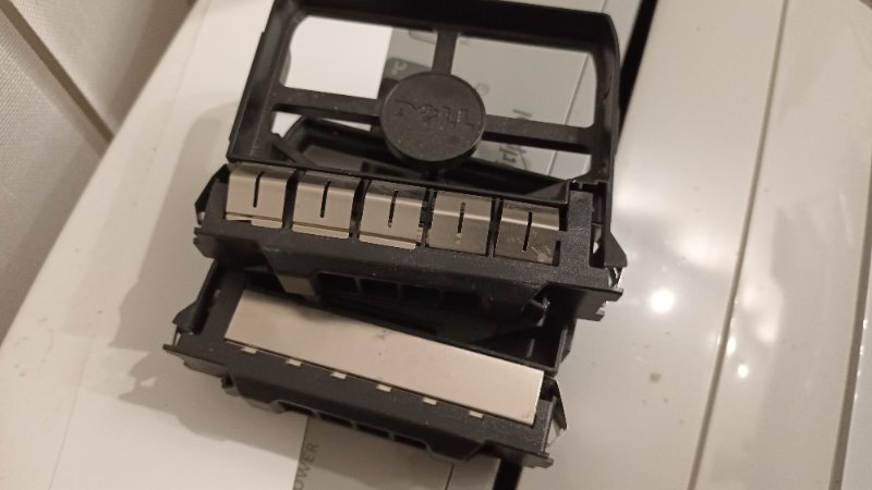 HDD caddy zaslepky - fotka 2